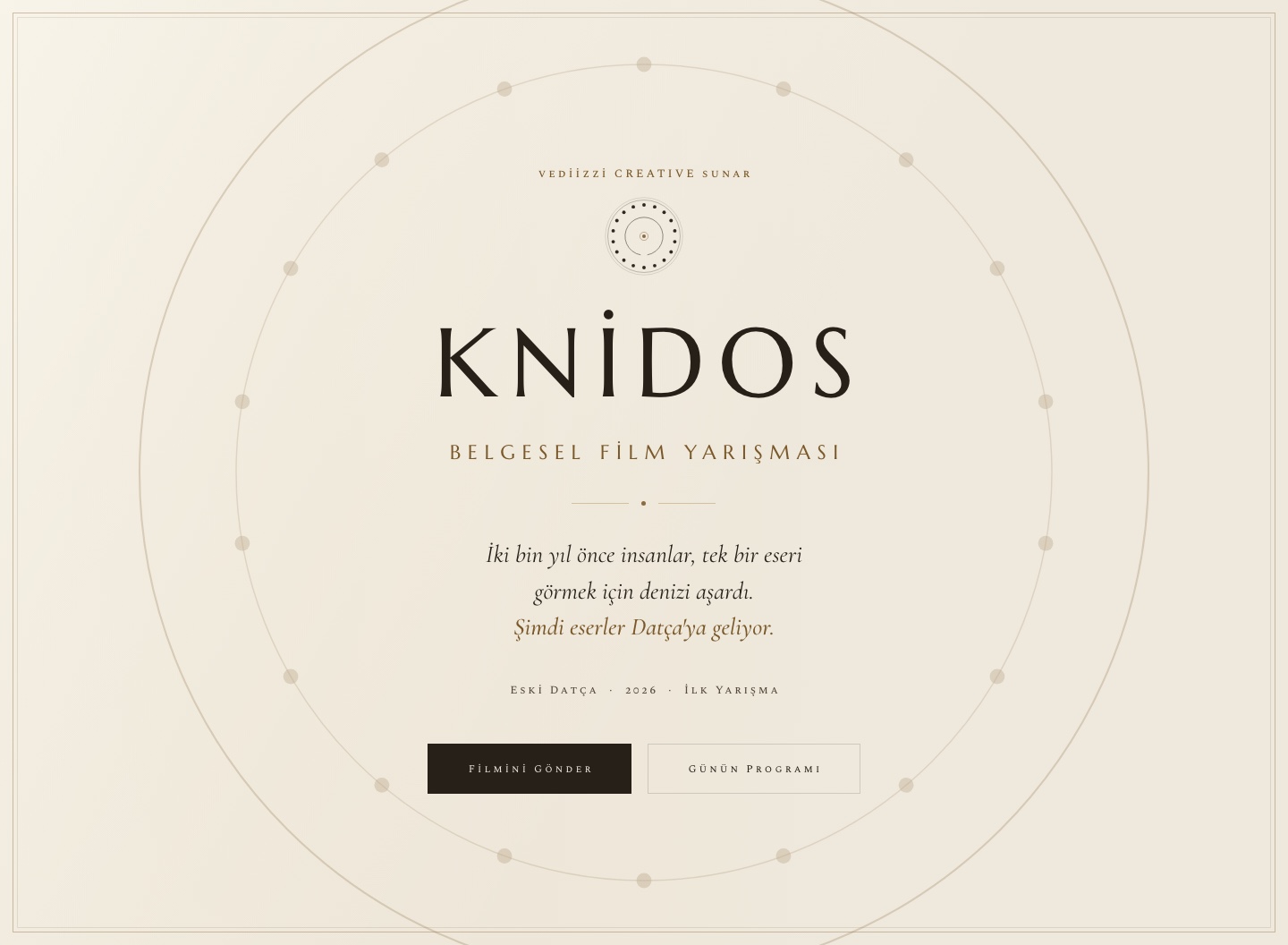 Knidos Belgesel Film Yarışması — mermer zemin üzerinde tholos markası ve Knidos yazıt tipografisi